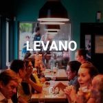 Puoi personalizzare il design e il contenuto del tuo header a schermo intero